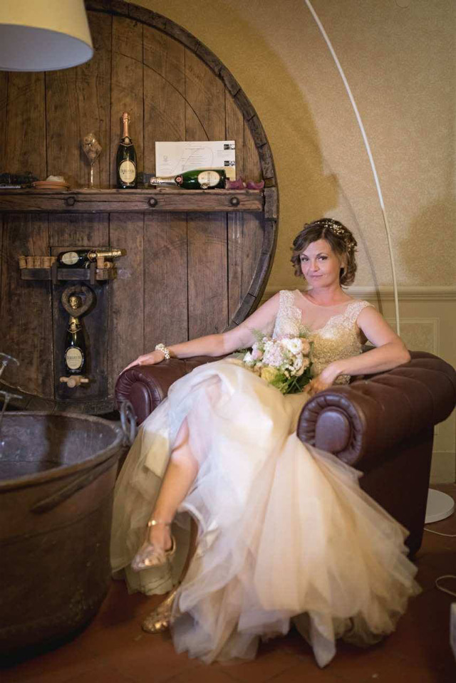 Spokojná nevesta Monika vo svadobných šatách Trinity od Hadassa