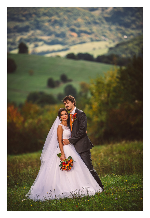 Nádherná nevesta v šatách Emina od Hadassa