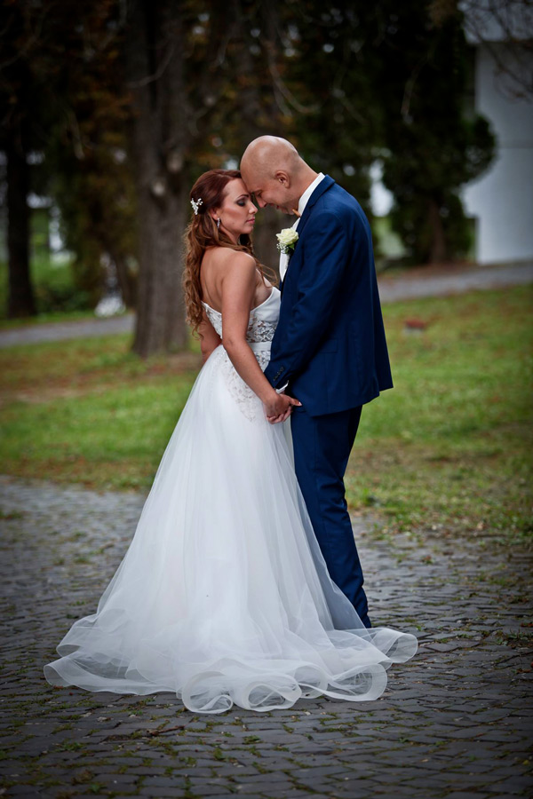Prekrásna nevesta salónu EvaMária v šatách Azalea