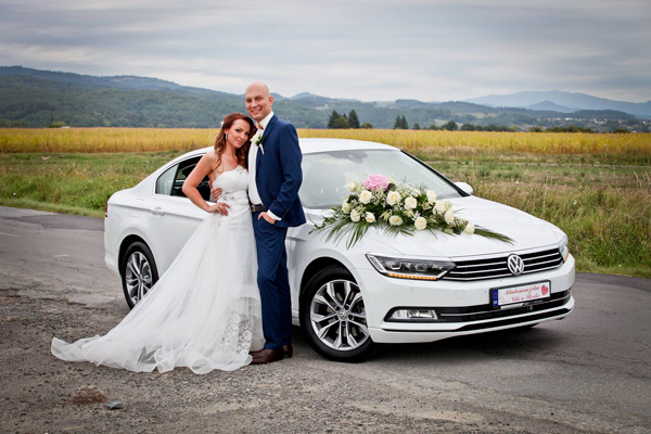 Nádherná nevesta salónu EvaMária v šatách Azalea