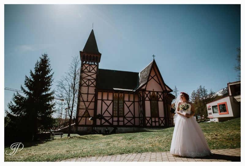 Nádherná nevesta v šatách Marcella od Annette Moretti