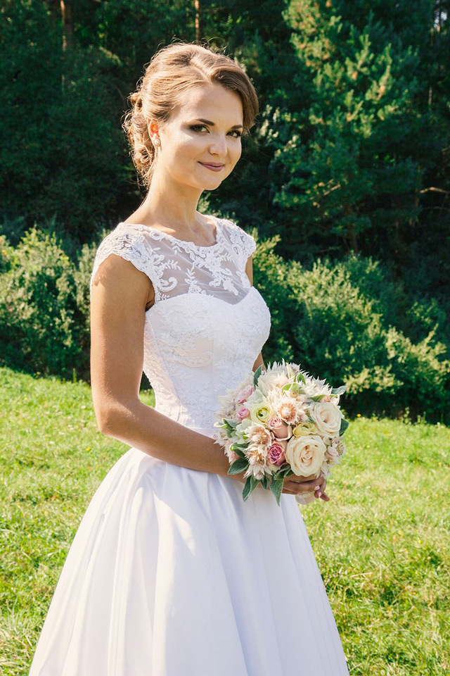Nádherná nevesta v šatách Alana od Hadassa - Sereď
