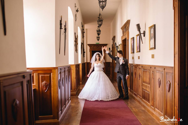 Nádhertná nevesta v princeznovských svadobných šatách