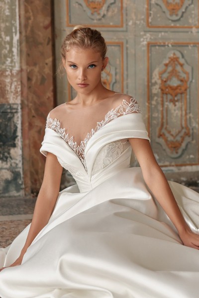 Nádherné elegantné hladké svadobné šaty Pollina.