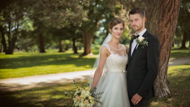 Nádherná nevesta v šatách Ottalie zo svadobného centra EvaMária Sereď