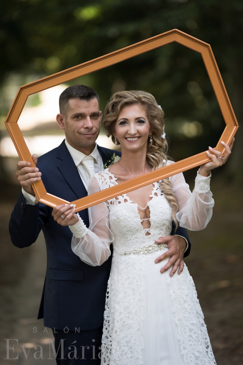 Nádherná nevesta v šatách na mieru zo svadobného centra EvaMária Sereď