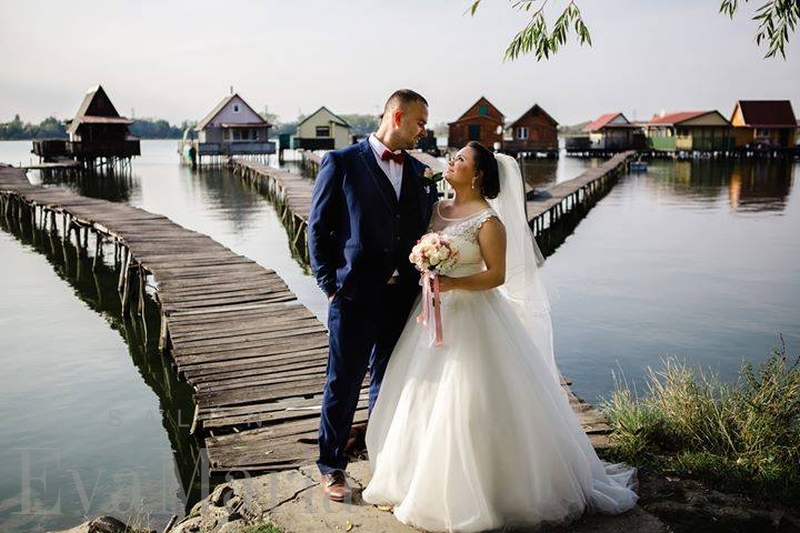 Nádherná nevesta v šatách na mieru zo svadobného centra EvaMária Sereď