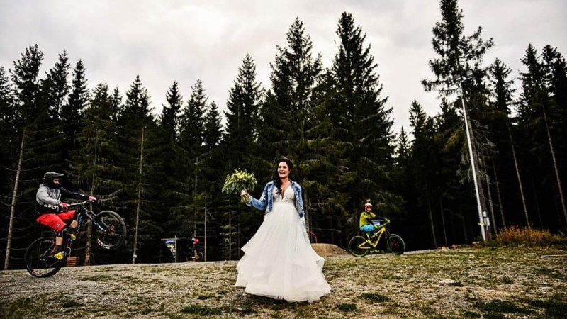 Nádherná nevesta v šatách na mieru zo svadobného centra EvaMária Sereď