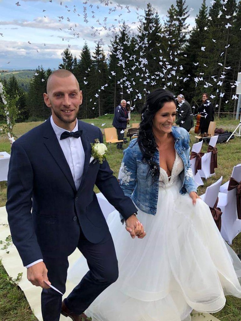 Nádherná nevesta v šatách na mieru zo svadobného centra EvaMária Sereď