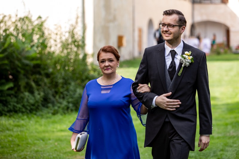 Nádherná nevesta v šatách na mieru zo svadobného centra EvaMária Sereď