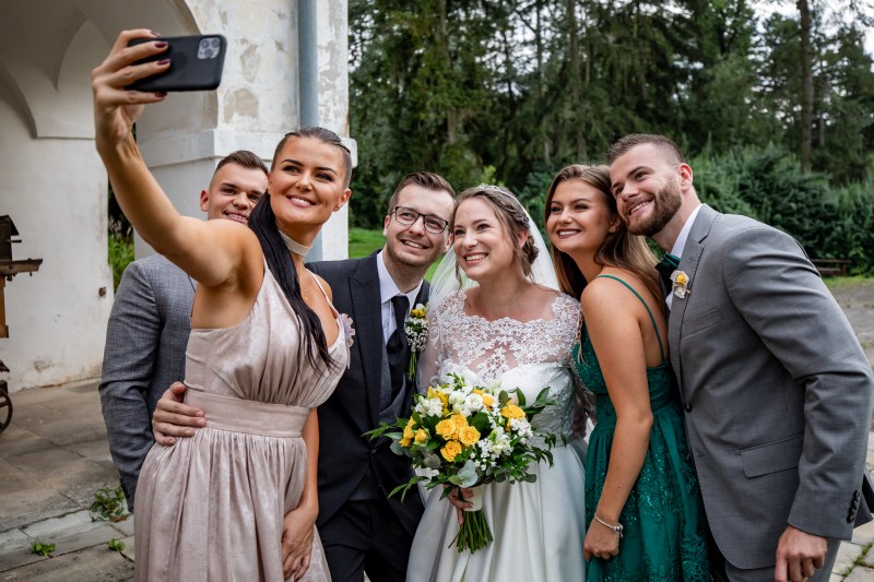 Nádherná nevesta v šatách na mieru zo svadobného centra EvaMária Sereď