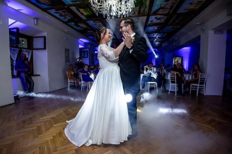 Nádherná nevesta v šatách na mieru zo svadobného centra EvaMária Sereď