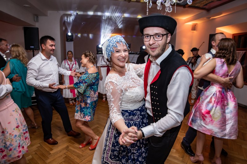 Nádherná nevesta v šatách na mieru zo svadobného centra EvaMária Sereď