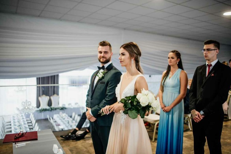 Nádherná nevesta v šatách na mieru zo svadobného centra EvaMária Sereď