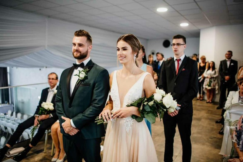 Nádherná nevesta v šatách na mieru zo svadobného centra EvaMária Sereď