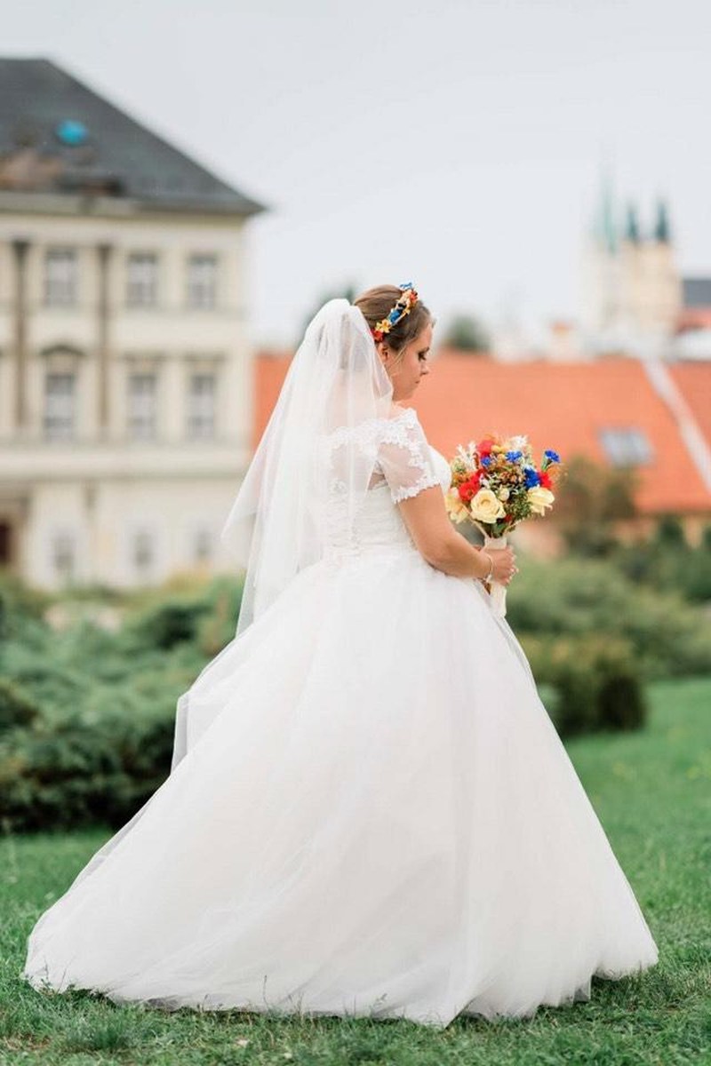 Nádherná nevesta v šatách na mieru zo svadobného centra EvaMária Sereď