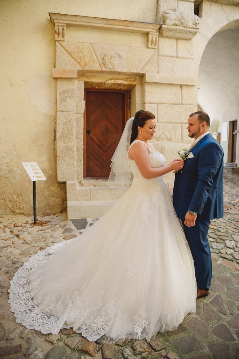 Nádherná nevesta v šatách na mieru zo svadobného centra EvaMária Sereď