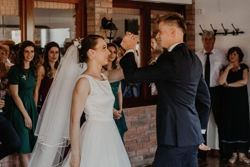 Nádherná nevesta v šatách na mieru zo svadobného centra EvaMária Sereď