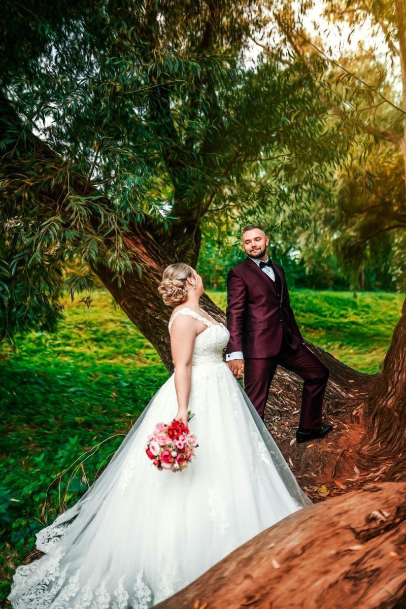 Nádherná nevesta v šatách na mieru zo svadobného centra EvaMária Sereď